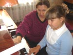 На уроке фортепиано Андриевская Лариса Ивановна с 3 класса ученицей Ангелиной Григорьевой